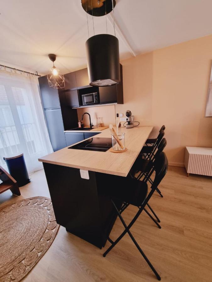 Duplex Neuf Centre Ville Avec Parking Neauphle-le-Château Exteriér fotografie